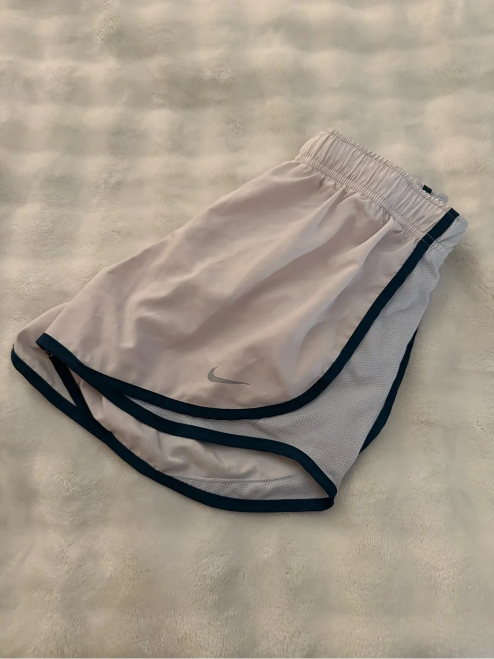 Nike Women's Dri-FIT Tempo Running Shorts - White / Navy (Size S)